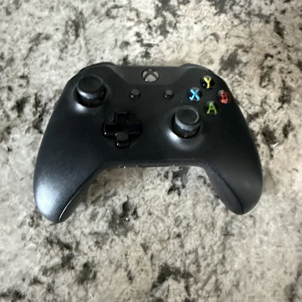 Xbox 360 250GB Black Console Bundle with 1 Controller and Kinect